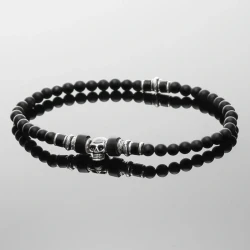 Un bracelet pour homme tête de mort