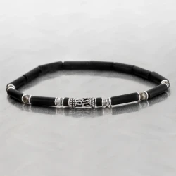 Un bracelet en perles pour homme